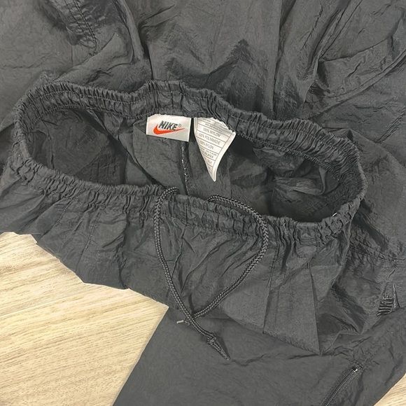 Vintage Nike Black Embroidered Logo Zippered Leg Nylon Windbreaker Track Pants S - Picture 6 of 8